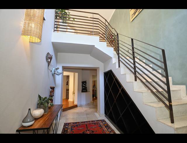 5 BEDROOM FREEHOLD TO LET IN NEWLANDS